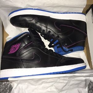 AIR JORDAN 1 MID in box